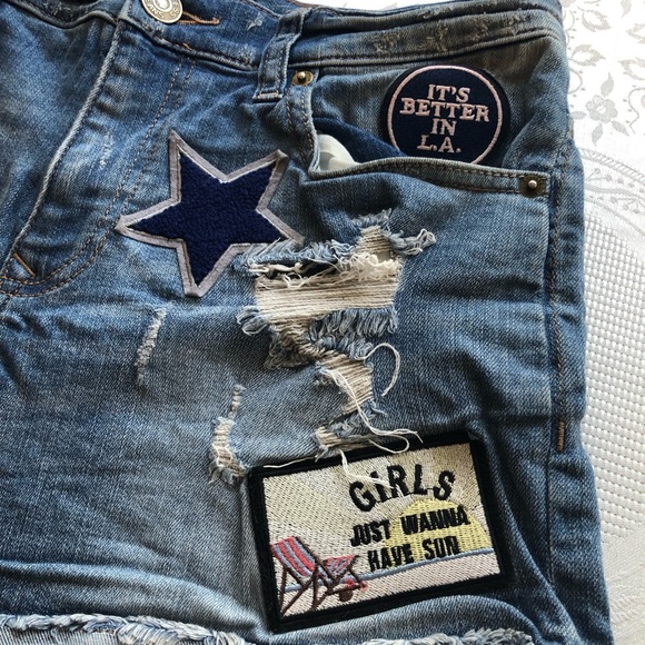 Express Jeans Women’s Size 8 Jeans Denim Shorts Embroidered Casual Regular-Fit - Picture 15 of 16